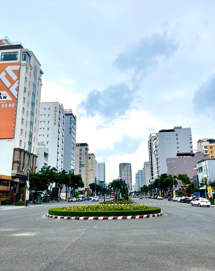 Đất mặt tiền Phạm Văn Đồng Đà Nẵng 340m² giá 95 tỷ - Vị trí đắc địa sát biển!