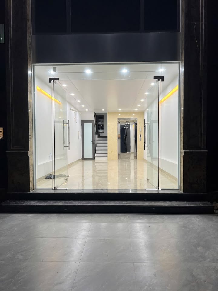 Nhà riêng 6.5 tầng Lê Hồng Phong, Hải Phòng 40m² giá 8.3 tỷ - Full nội thất, chỉ việc vào ở!