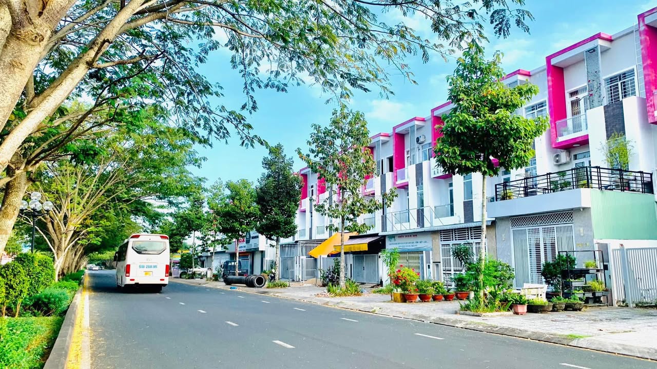 Nhà phố KĐT Phú Cường Rạch Giá 100m² giá 5 tỷ - Hoàn thiện cơ bản, sổ hồng chính chủ!