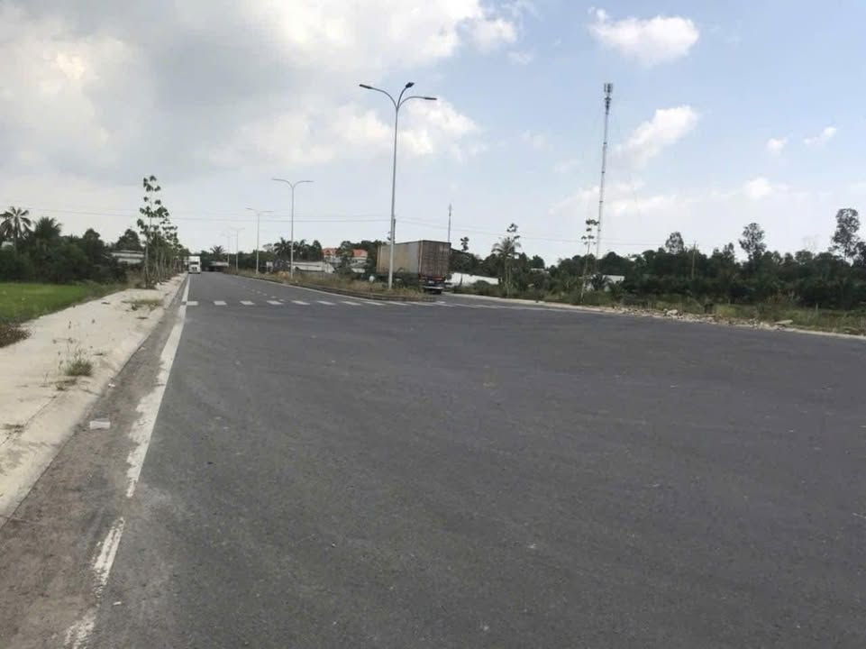 Đất thương mại dịch vụ 3,3ha tại xã Bình Hiệp, Kiến Tường - Giá chỉ 82,5 tỷ VND!