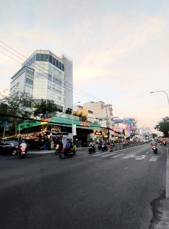 Bán gấp FrontHouse mặt tiền Nguyễn Thị Thập Quận 7 - Giá 43 tỷ, cơ hội đầu tư sinh lời!