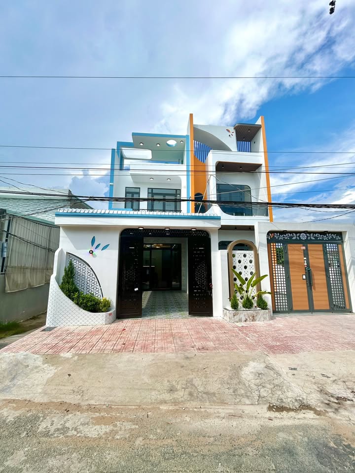 Nhà mặt tiền Bờ Hủ Tiếu, Phước Hậu, Cần Giuộc 95m² giá 2.8 tỷ - Kinh doanh sầm uất!