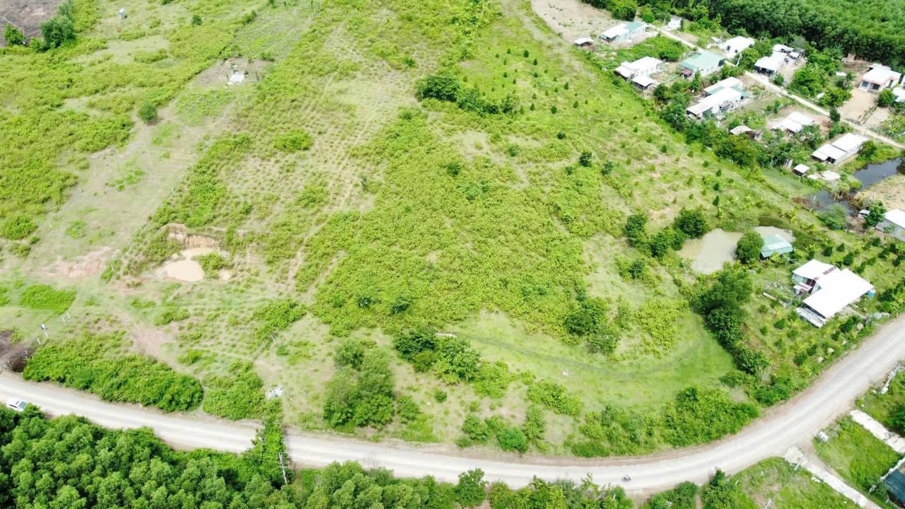 Đất nền Sông Cầu 1ha giá 8 tỷ - Mặt tiền Hương Lộ 62, gần khu công nghiệp