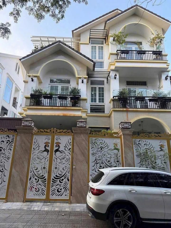 Biệt thự đơn lập KDC Gia Hòa Thủ Đức 300m² giá 36.5 tỷ - Không gian sống lý tưởng!