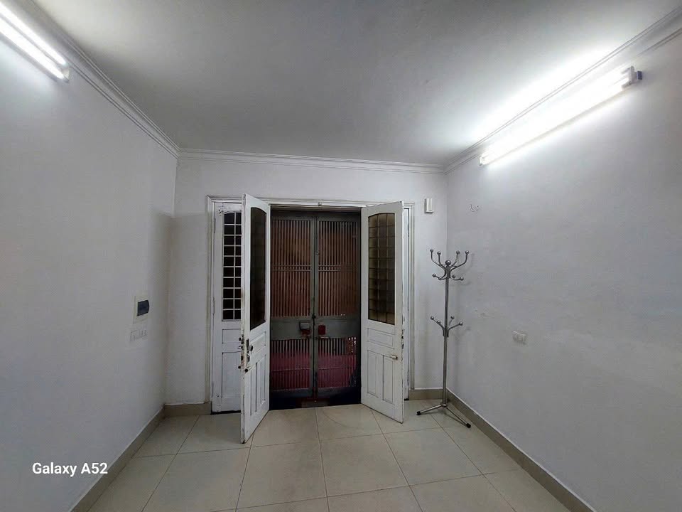 Cho thuê nhà riêng ngõ Đặng Tiến Đông - 30m² giá 11 triệu - Vị trí đẹp gần hồ Đống Đa!