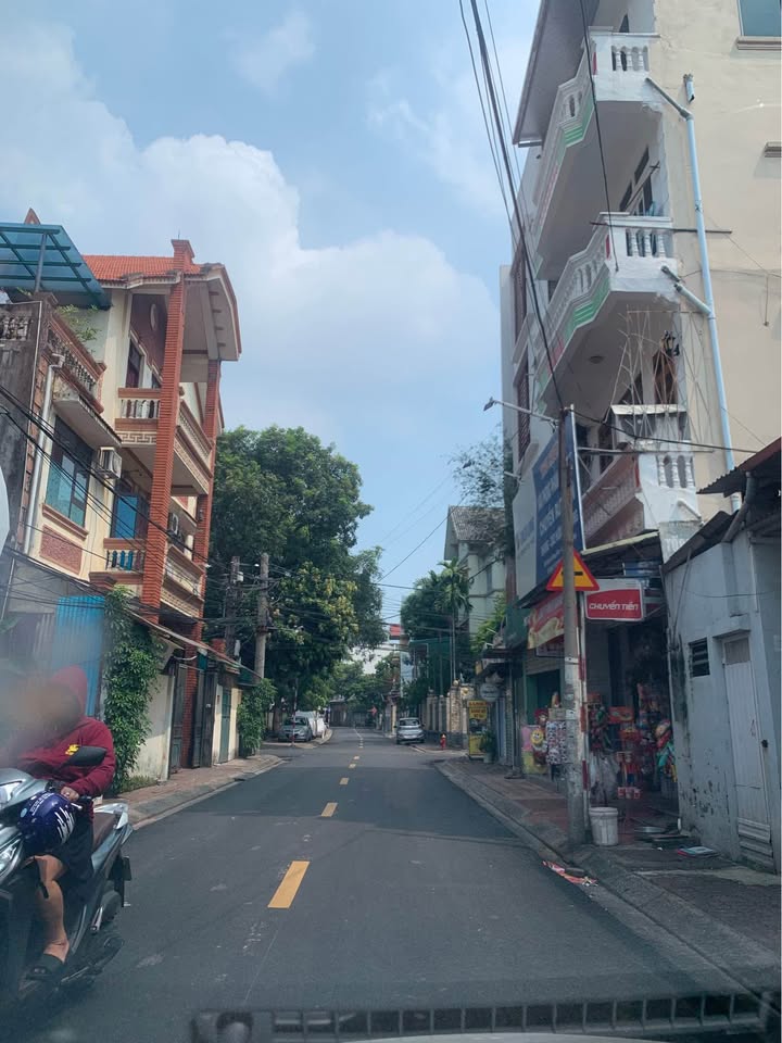 Đất nền Giang Biên, 136m² giá 17.68 tỷ - Mặt ngõ ô tô tránh, giao thông thuận lợi!