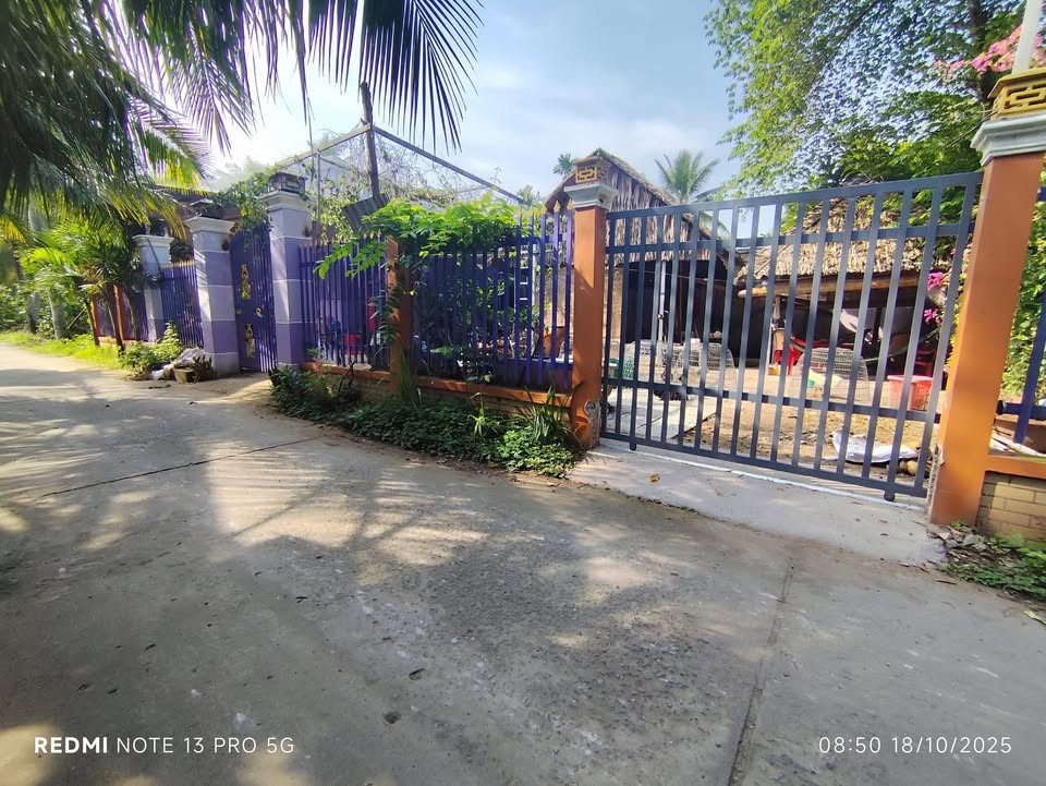 Nhà và đất Tân Phú Tây Mỏ Cày Bắc 272,7m² giá 800 triệu - Tiềm năng kinh doanh và nghỉ dưỡng!