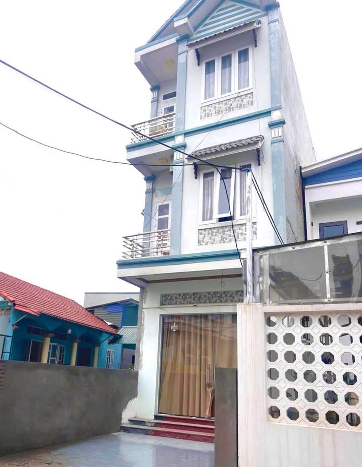 Nhà 3 tầng kiên cố tại Thôn A - Lạc Đạo - 94m² - Không gian sống an lành!