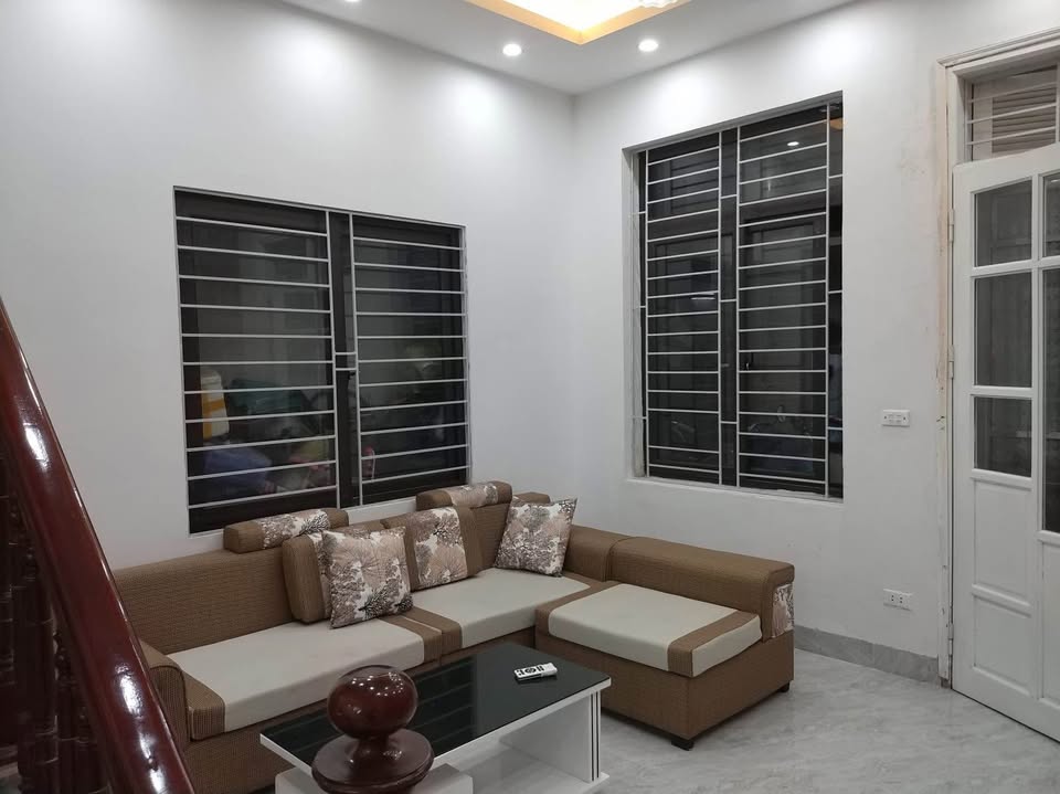 Nhà đẹp Bắc Từ Liêm 40.5m² giá 6.7 tỷ - Khung cột chắc chắn, gần ô tô!