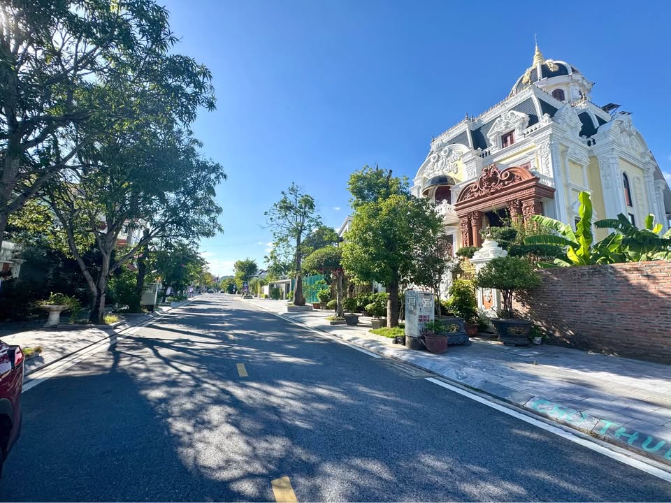 Đất biệt thự Cột 5, Hồng Hà, Hạ Long 301m² giá 11 tỷ - Đầu tư sinh lời bền vững!