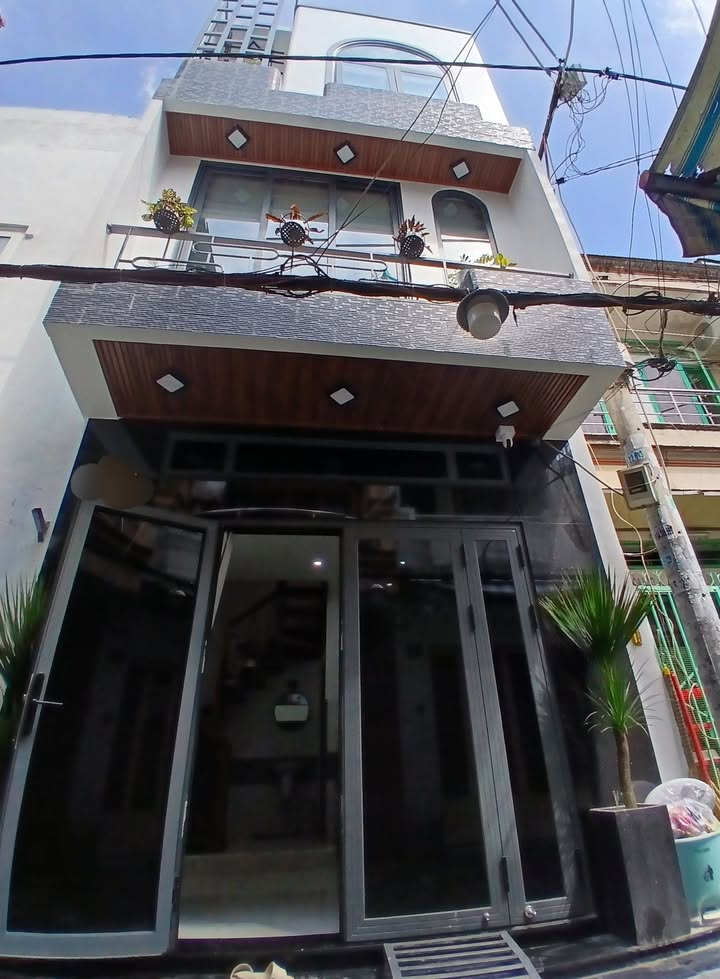 Nhà đẹp Quận 10 57m² giá chỉ 5 tỷ - Vị trí sầm uất, thương lượng ngay!