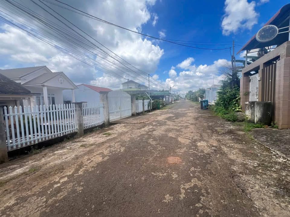 Lô đất mặt tiền đường C, Buôn Ma Thuột 175m² giá 1.95 tỷ - Cần ra gấp!