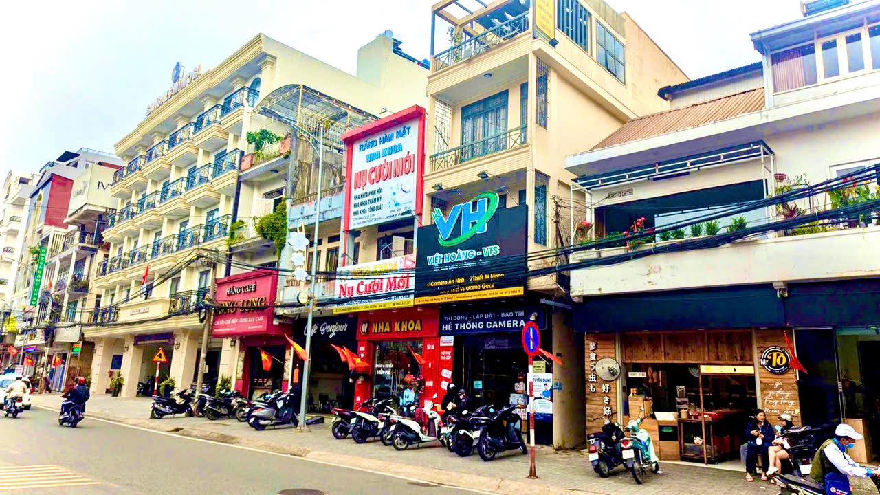 Nhà phố Đà Lạt 70m² giá 3.5 tỷ - Ngay chợ Bùi Thị Xuân, ô tô vào tận nơi!