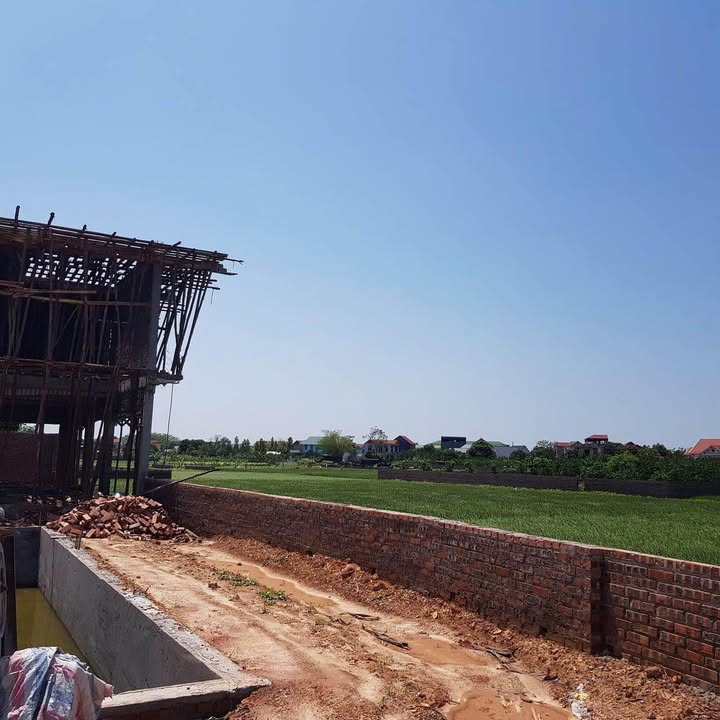 Nhà phố Khung Biệt Thự Minh Trí Sóc Sơn 260m² giá 2.2 tỷ - View cánh đồng cực đẹp!