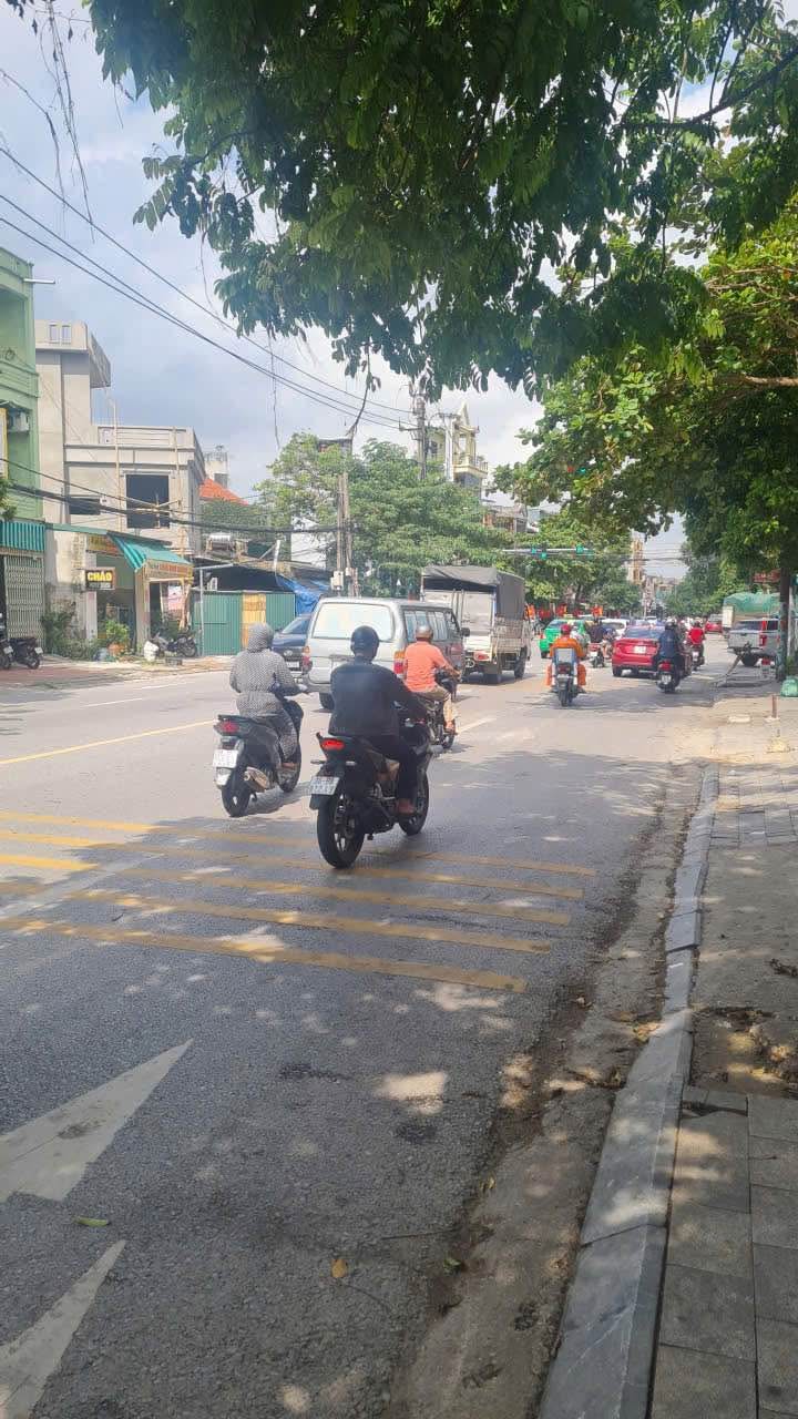 Bán nhà 3 tầng Lê Lại, phường Hạc Thành 98m² giá 11 tỷ - Vị trí kinh doanh đắc địa!