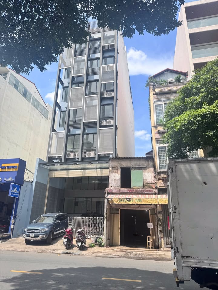 Cho thuê tòa nhà văn phòng mặt tiền đường Phổ Quang, Tân Bình - 182m² giá 220 triệu/tháng - Đầy đủ tiện nghi