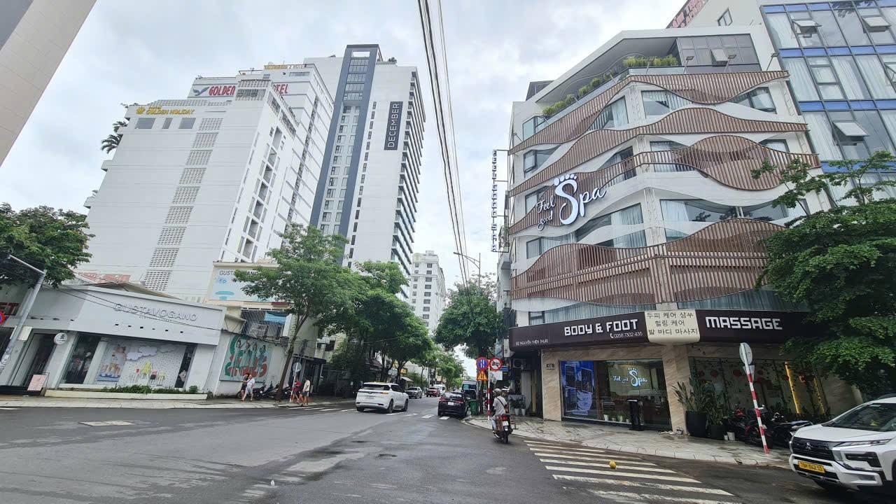 Nhà FrontHouse 6 tầng mặt tiền Nguyễn Thiện Thuật - Trần Quang Khải 42m² giá 34 tỷ - Vị trí đắc địa gần biển!