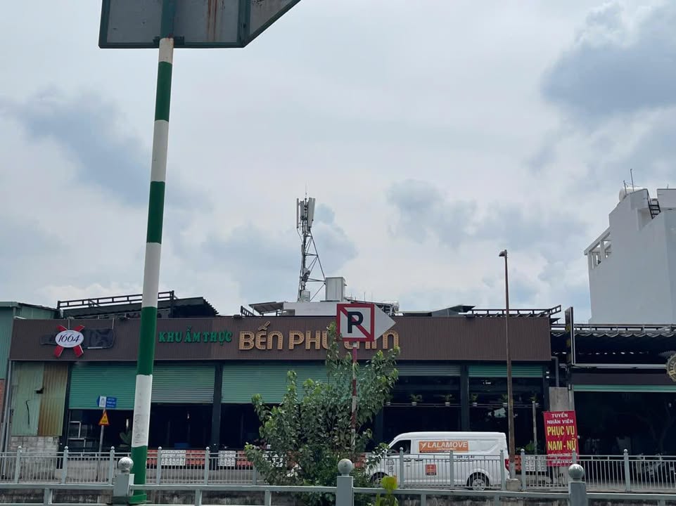 Nhà mặt tiền Kênh Tân Hóa, Quận 6, 28m² giá 5.9 tỷ - Chính chủ, nở hậu tài lộc!