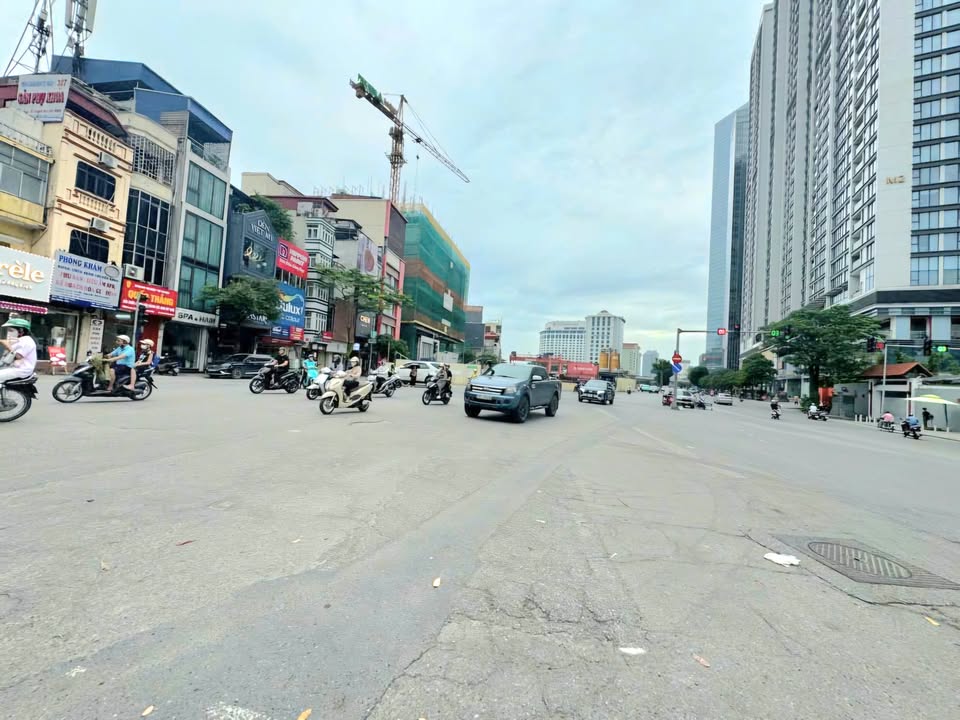 Nhà mặt phố Kim Mã, Ba Đình 55m² giá 35.5 tỷ - Kinh doanh vỉa hè sầm uất!