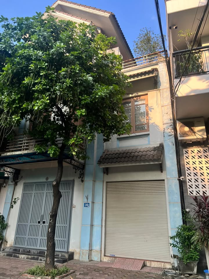 Biệt thự ngõ 255 Lĩnh Nam 73m² - Gara ô tô, sổ đỏ chính chủ!