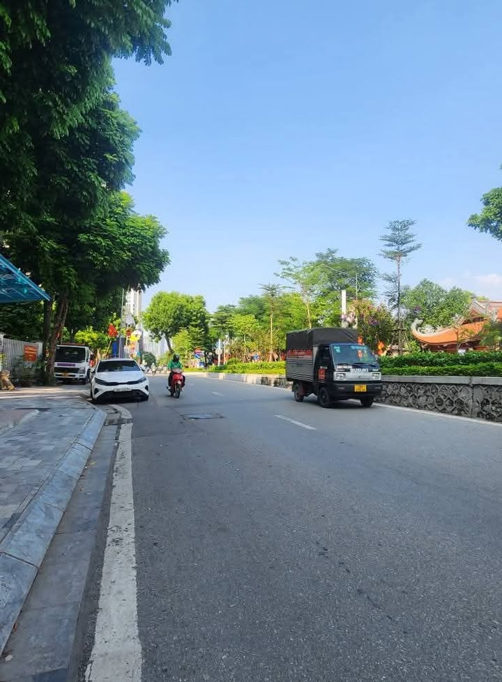 Đất Lạc Long Quân Tây Hồ 94m² giá 50 tỷ - Sổ đỏ chính chủ, ô tô tránh