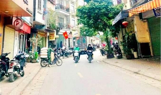 Đất mặt phố Thanh Nhàn 210m² giá 44.1 tỷ - Ô tô tránh, vị trí đắc địa!