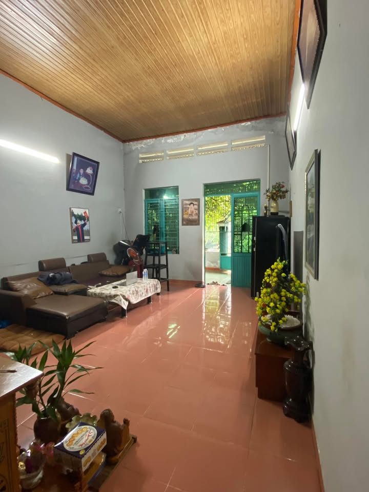 Nhà hẻm chính Lạc Long Quân, Pleiku 136.5m² giá chỉ 1.3 tỷ - Cơ hội vàng cho đầu tư!