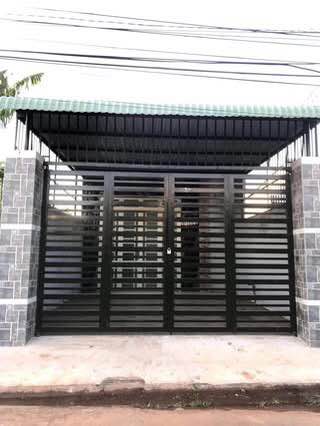 Nhà phố phường Xuân Thanh 125m² giá 3 tỷ - Sân rộng để xe hơi