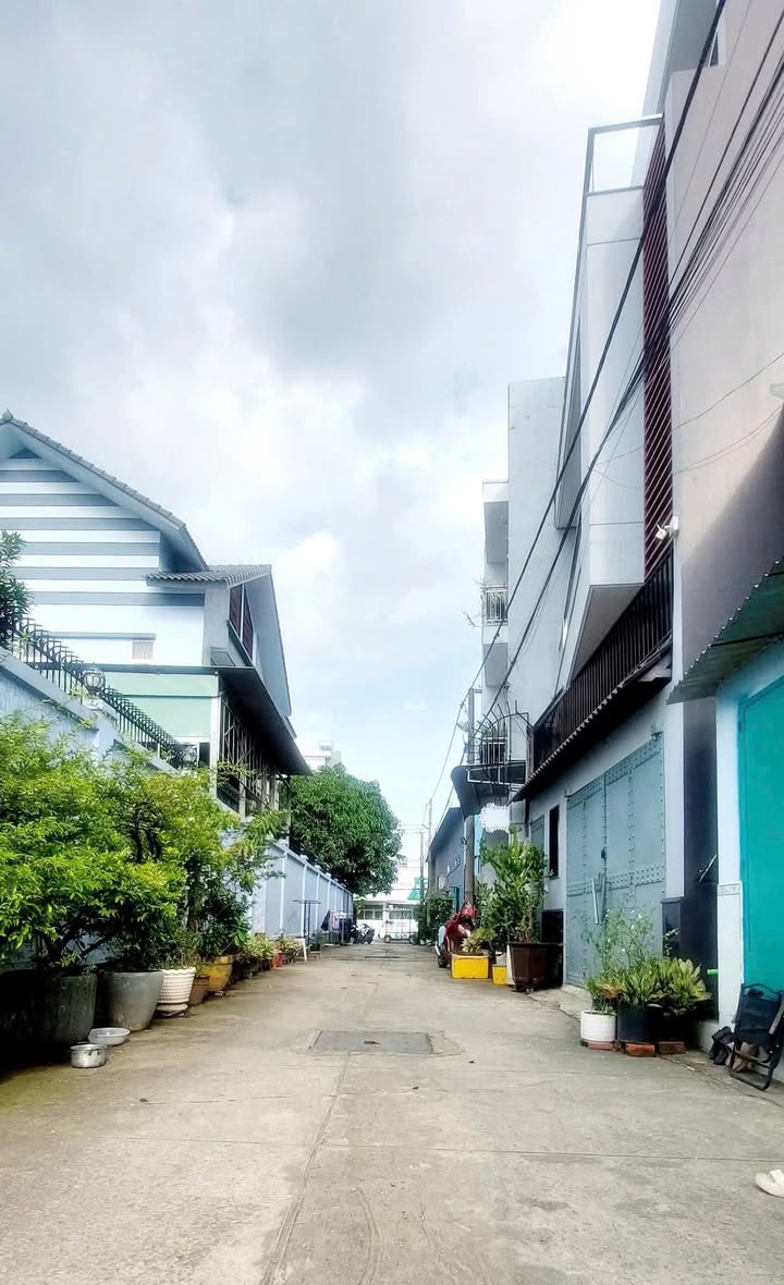 Đất Bưng Ông Thoàn 80m² giá 5.6 tỷ - Sổ hồng chính chủ, xe hơi vào tận nơi!