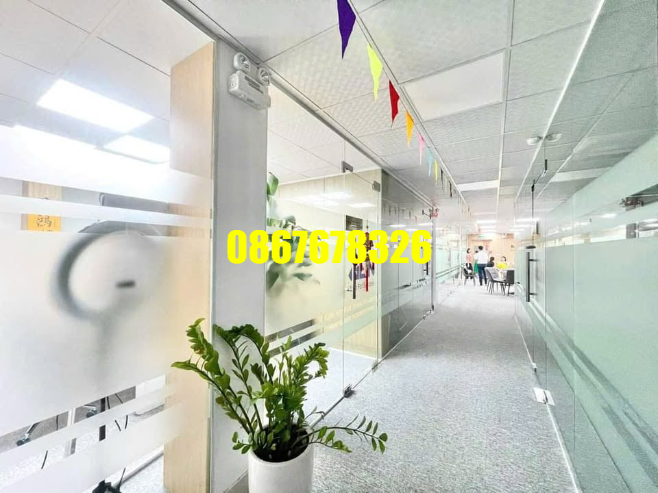 Văn phòng cho thuê tại Trần Thái Tông, Cầu Giấy 150m² giá 34 triệu - Sẵn sàng vào làm ngay!