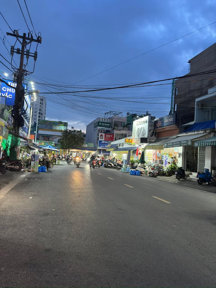 Nhà thuê mặt tiền kinh doanh Tân Hương 80m² giá 12 triệu - Gần chợ Tân Hương