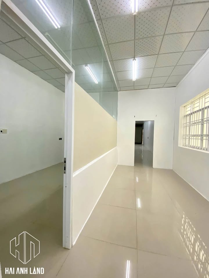 Nhà Mặt Tiền Nguyễn Trung Trực Rạch Giá 303m² giá 20 triệu - Kinh doanh thuận lợi!