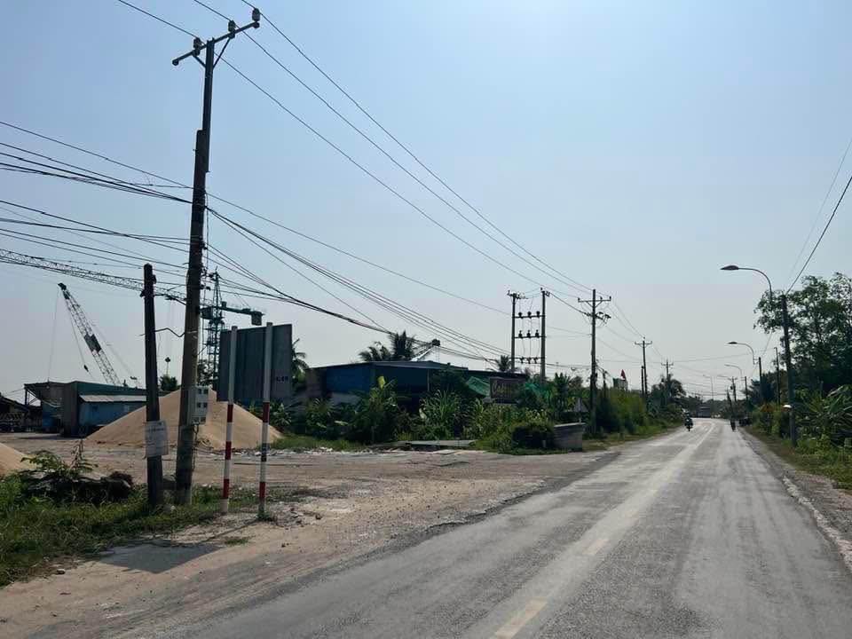 Đất vườn 2.323m² mặt tiền kênh Cây Gia - Bến Lức - Giá chỉ 3.6 tỷ!