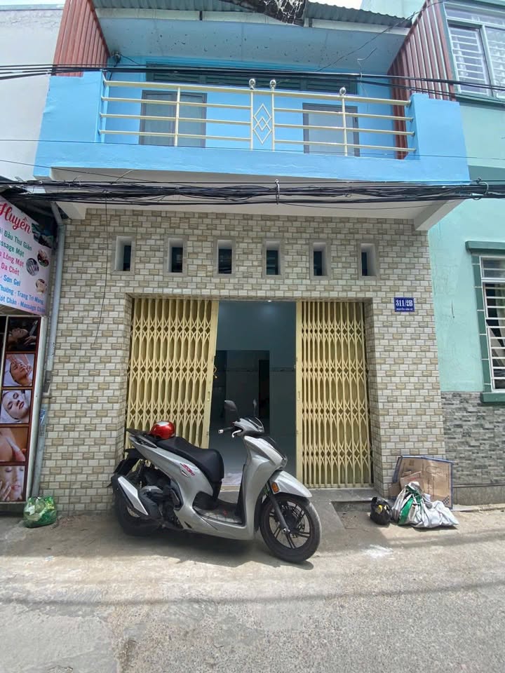 Nhà trệt 2 lầu Hẻm 311 Nguyễn Văn Cừ 24m² giá 1.65 tỷ - Sẵn sàng vào ở ngay!