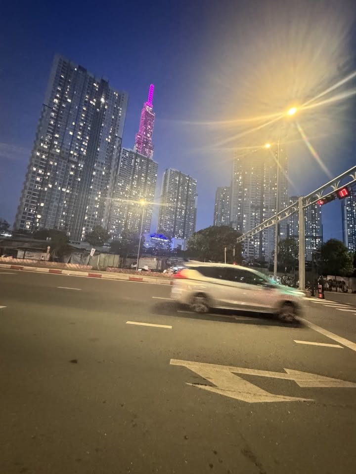 Nhà phố Nguyễn Hữu Cảnh, Bình Thạnh 81m² giá 8 tỷ - Pháp lý chuẩn, cho thuê 6 phòng!