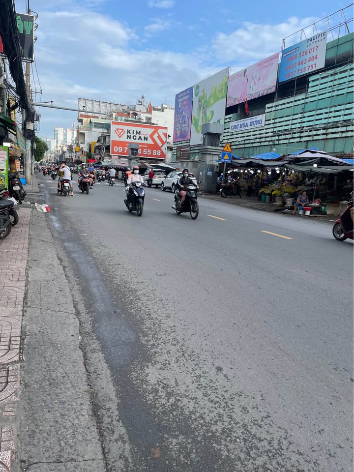 FrontHouse mặt tiền CMT8 Q10 44m² giá 9.2 tỷ - Giao thông thuận tiện