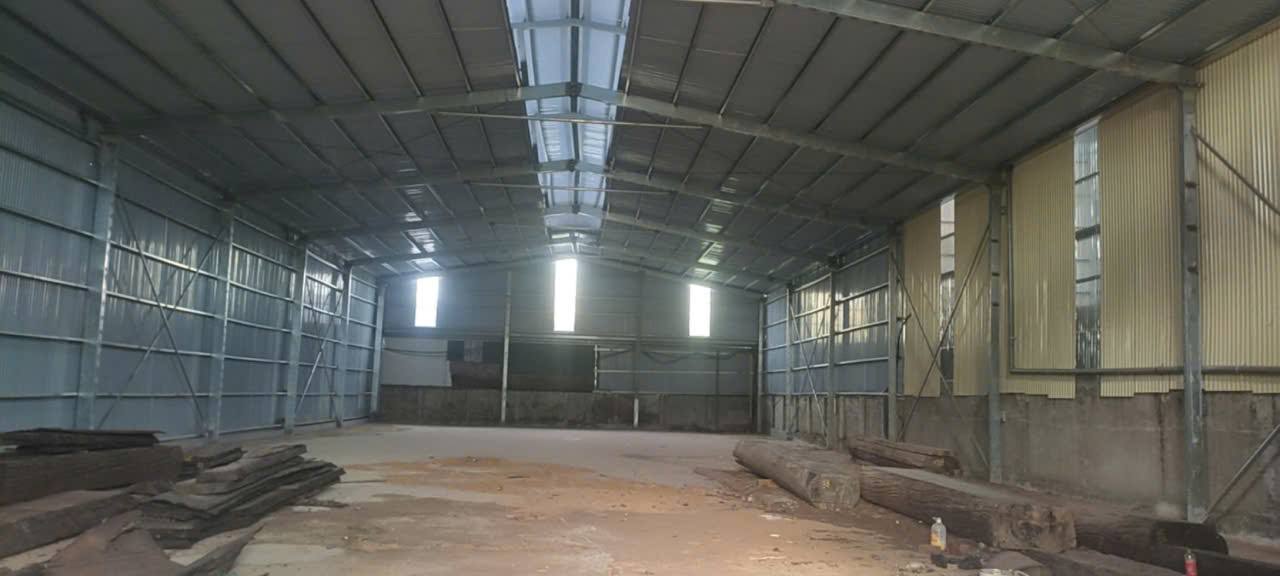 Kho xưởng cho thuê tại Thượng Cát, Bắc Từ Liêm 2300m² - Diện tích lớn, giá tốt!