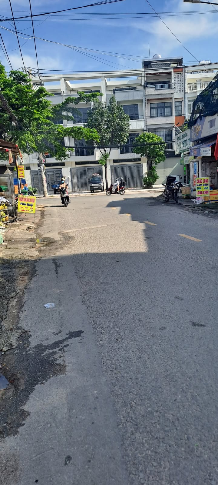 Mặt Tiền Kinh Doanh Lâm Thị Hố Quận 12 84m² giá 7,2 tỷ - Lô góc 2 mặt tiền cực đẹp!