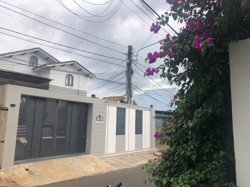 Nhà mặt tiền Lương Thế Vinh, Buôn Ma Thuột 100m² giá 3.6 tỷ - Kinh doanh thuận lợi!