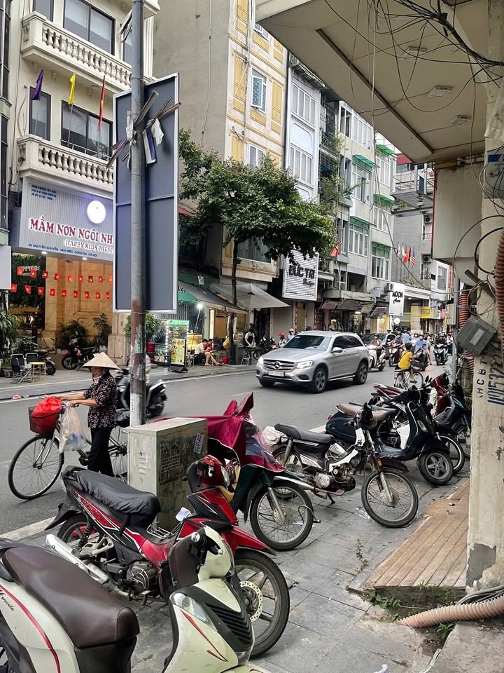 Cho thuê mặt bằng kinh doanh phố Nguyễn Khuyến Đống Đa 35m² giá 14 triệu - Vị trí đắc địa gần ga Hà Nội!