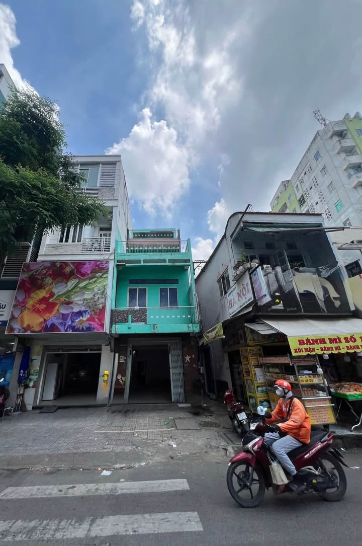 Nhà góc 2 mặt tiền đường Nguyễn Biểu, Quận 5 - Đầu tư sinh lời tuyệt vời!