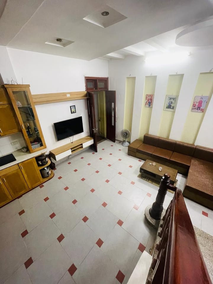 Nhà đẹp Cầu Giấy 43m², 5 tầng - Gần ô tô, giá 9.8 tỷ - Sẵn sàng giao dịch!