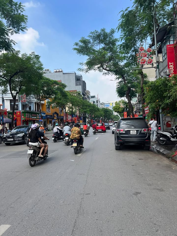 Nhà 5 tầng Xuân La 65m² giá thỏa thuận - Ô tô vào tận cửa!