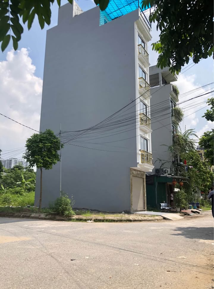 Nhà đẹp 5 tầng Thị Trấn Văn Điển 30m² - An sinh tốt, giao thông thuận lợi!