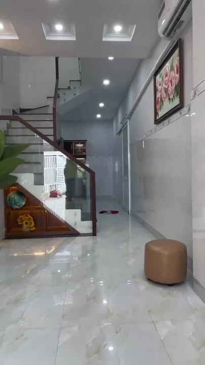 Nhà phố 2 tầng 40m² giá 4 tỷ - Full nội thất, thuận tiện kinh doanh!