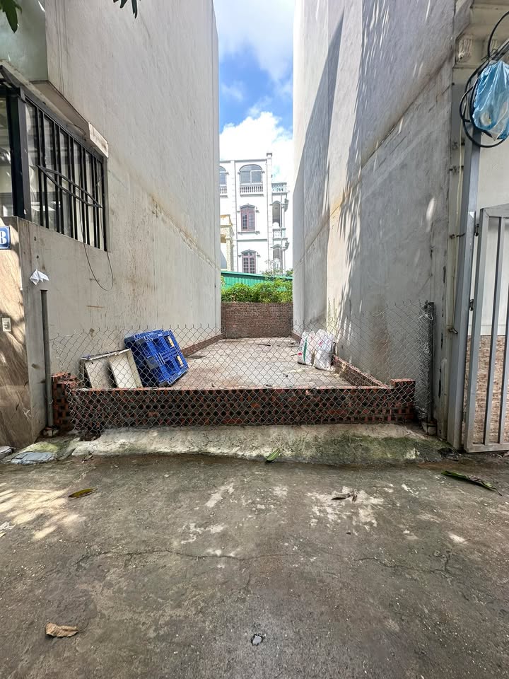 Đất Cự Khối Long Biên 38m² giá 5 tỷ - Ô tô vào tận nơi!