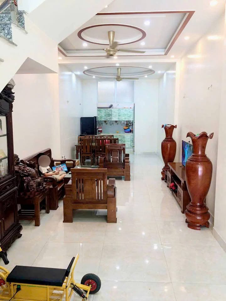 Nhà 3 tầng + 1 tum tại TĐC Vườn Hồng, Hải Phòng - Giá 6.7 tỷ, sẵn sàng vào ở!