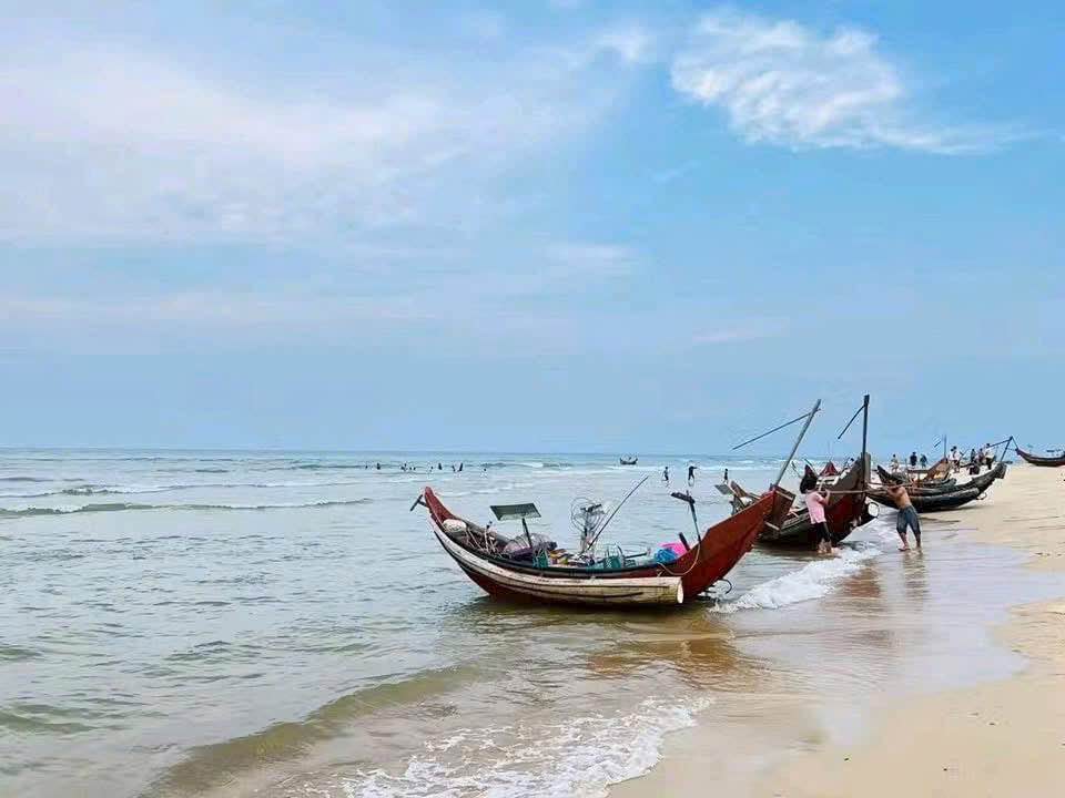 Đất Biển Phong Hải 374m² giá 999 triệu - Khu vực kinh doanh sầm uất!