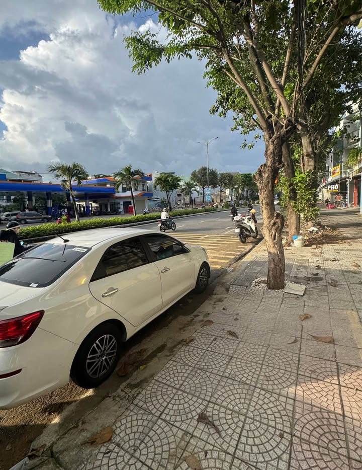 Nhà 3 tầng mặt tiền đường 2/9 Đà Nẵng 67.2m² giá 8.5 tỷ - Vị trí đắc địa gần công viên Thanh Niên!