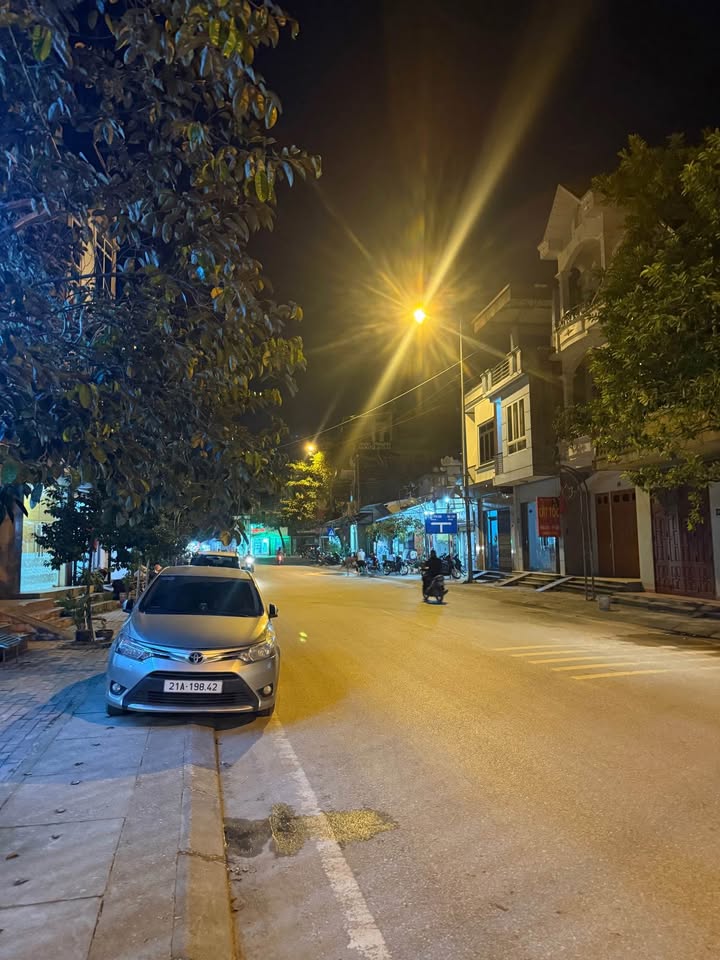 Nhà 2 tầng mặt đường Trần Bình Trọng, TP Yên Bái 139m² giá 3 tỷ - Vị trí đắc địa, thiết kế linh hoạt!